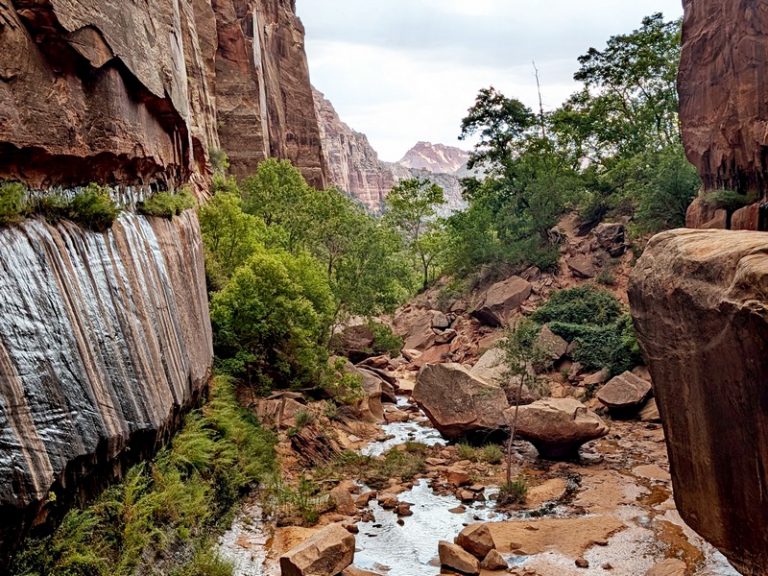 Picture of water canyon.